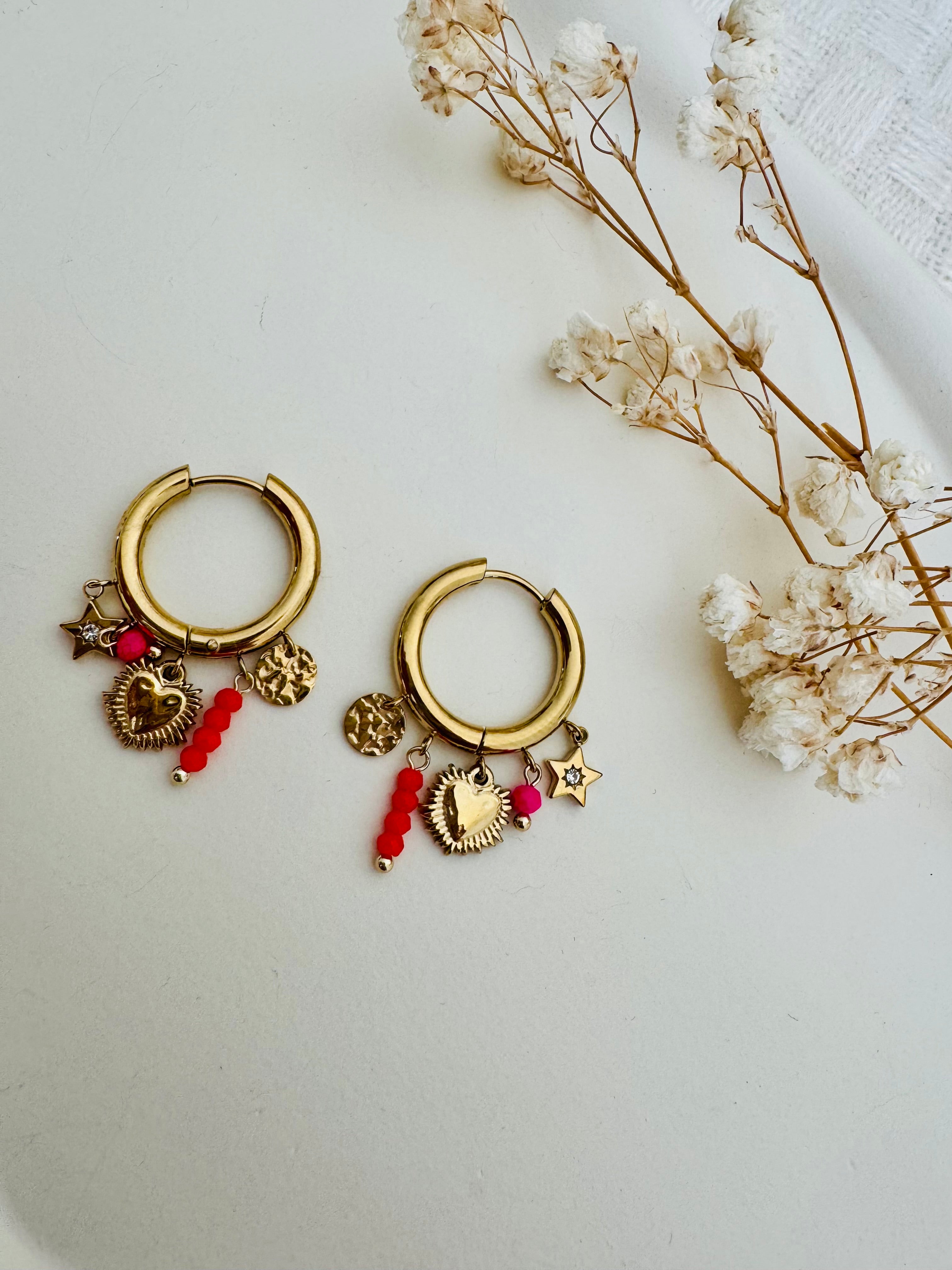 Vergoldete Damen-Creolen mit Herz-Design und funkelnden Zirkonia-Steinen von Finesse Feminine Jewelry