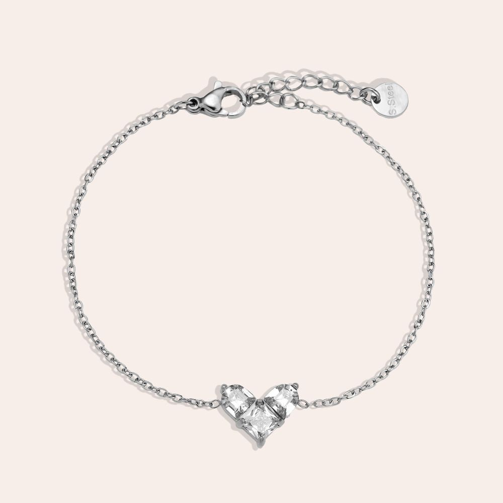 Vergoldetes Damenarmband mit Herzanhänger und funkelnden Zirkonia-Steinen von Finesse Feminine Jewelry