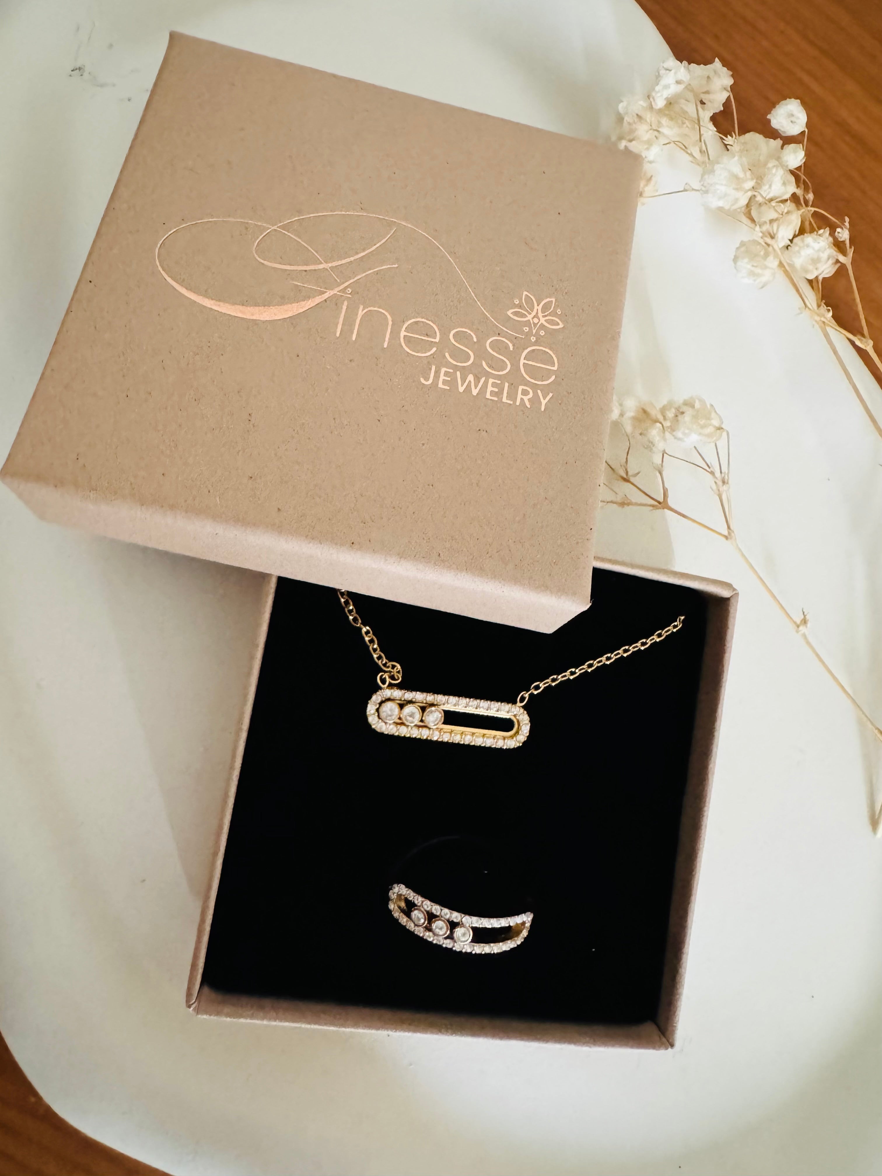 Vergoldeter Damenring mit elegantem, minimalistischen Design von Finesse Feminine Jewelry
