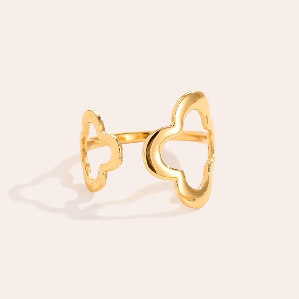 Vergoldeter Damenring mit elegantem Design und funkelndem Glanz von Finesse Feminine Jewelry