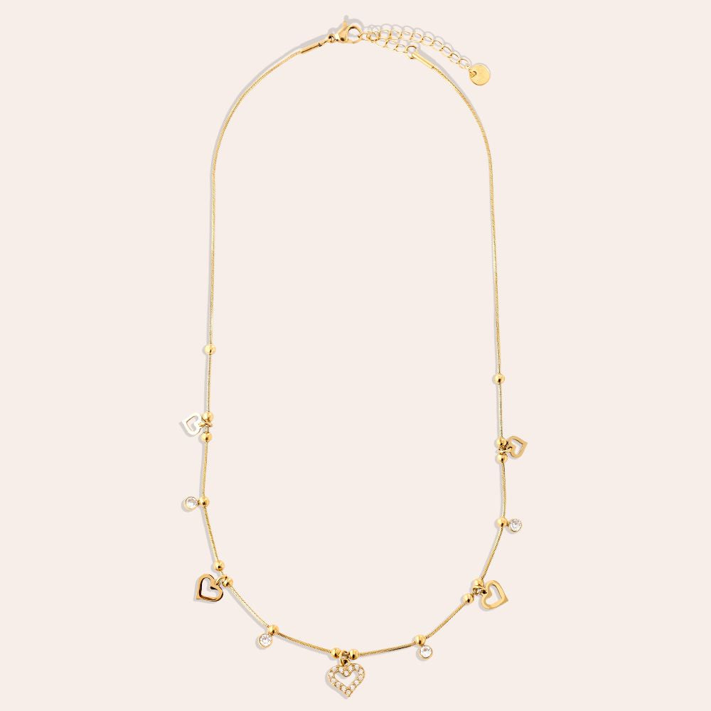 Vergoldete Damenhalskette mit Herzanhänger und funkelnden Zirkonia-Steinen von Finesse Feminine Jewelry