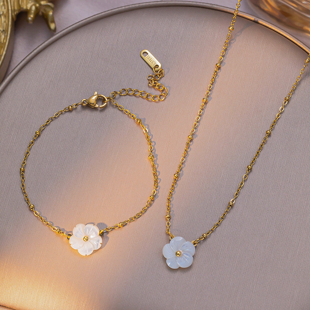 Noelle Fleur Halskette