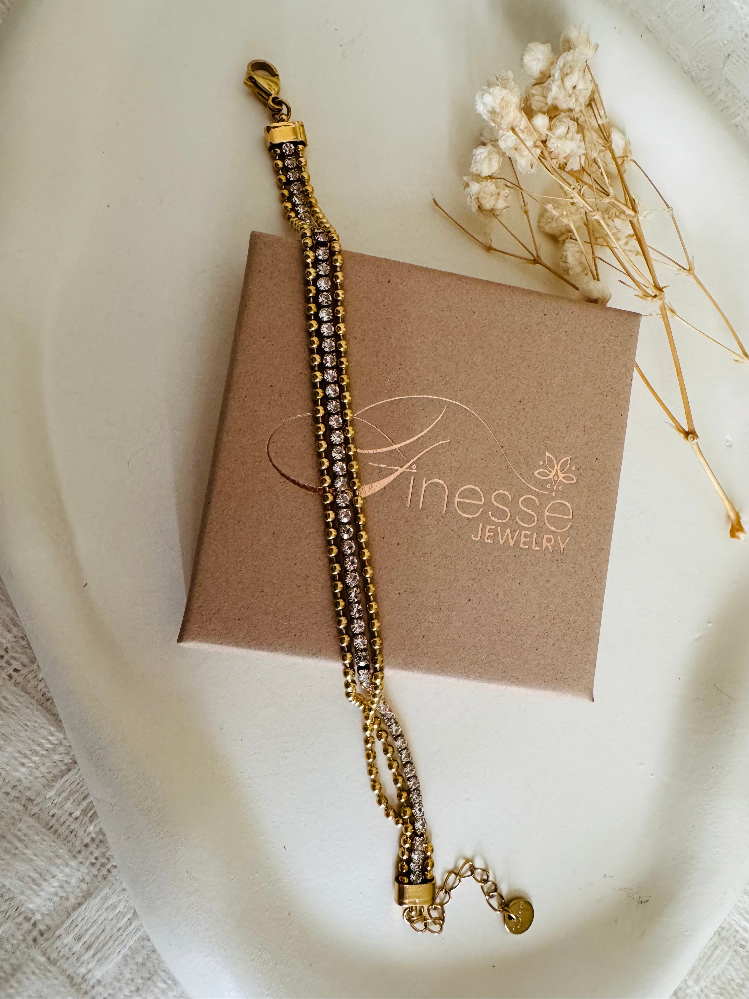 Vergoldetes Damenarmband im modernen Chain-Design von Finesse Feminine Jewelry