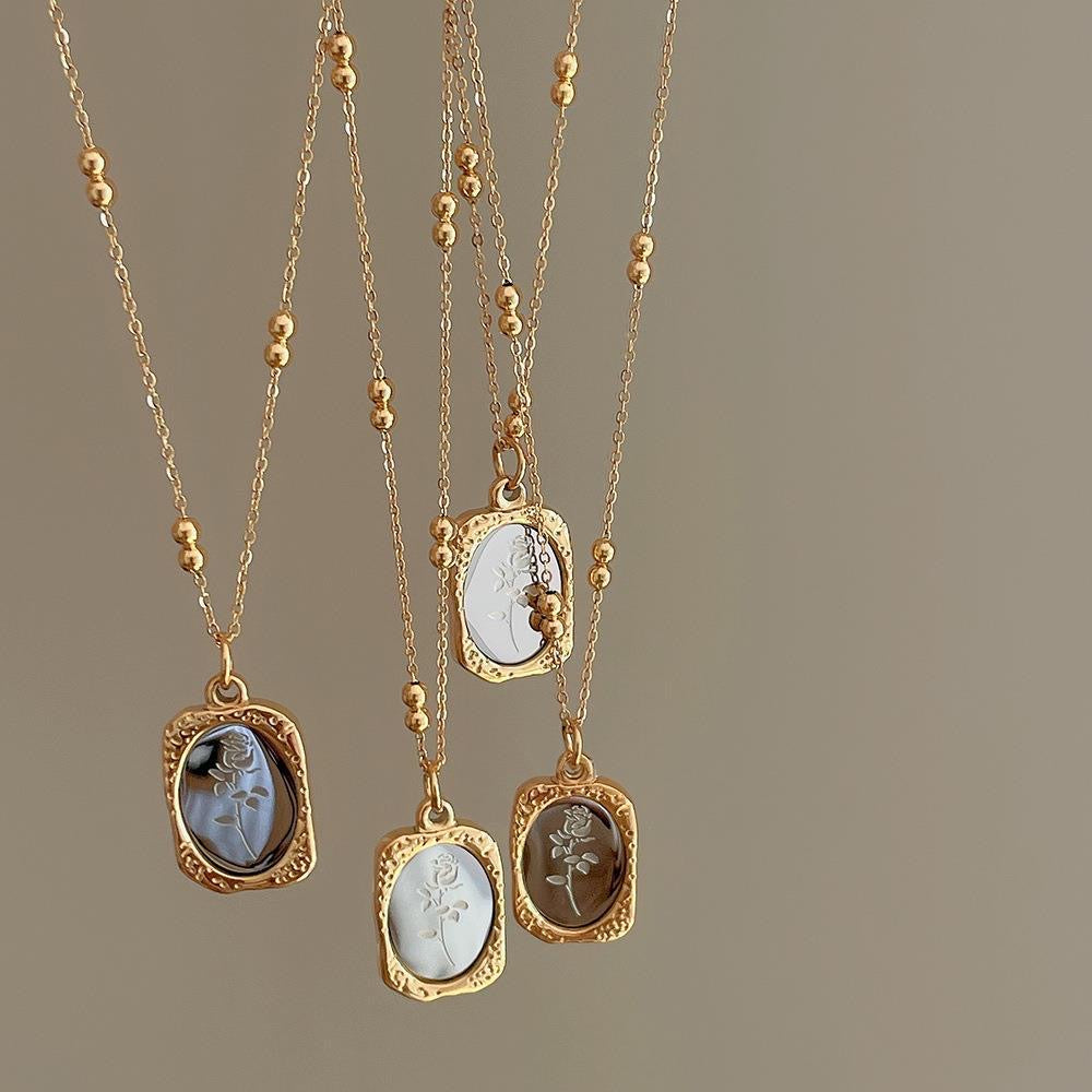 Elara Rose Halskette