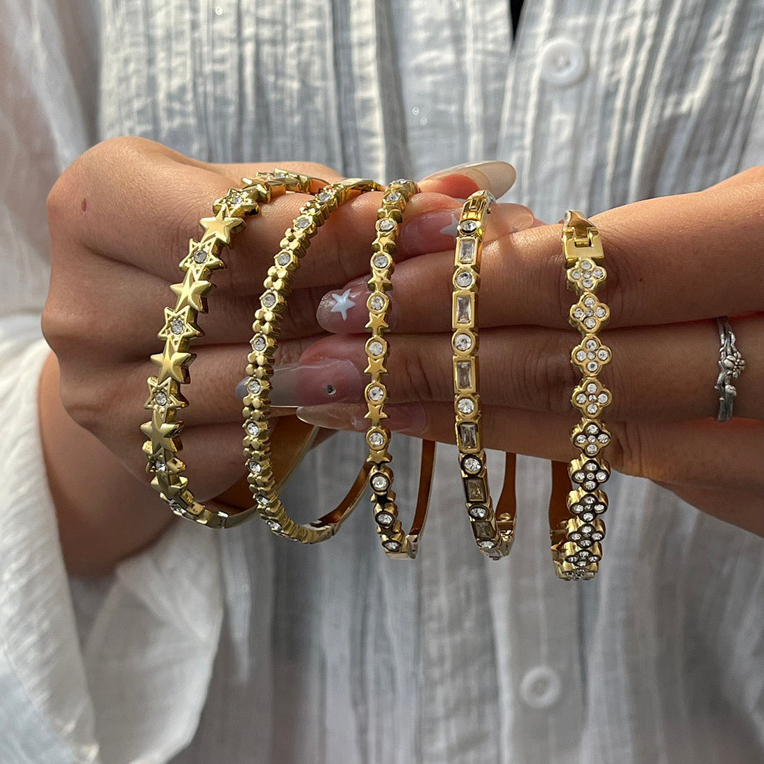 ✨ 5 Styling-Tipps für goldene Armbänder: So trägst du sie im Alltag mit Stil