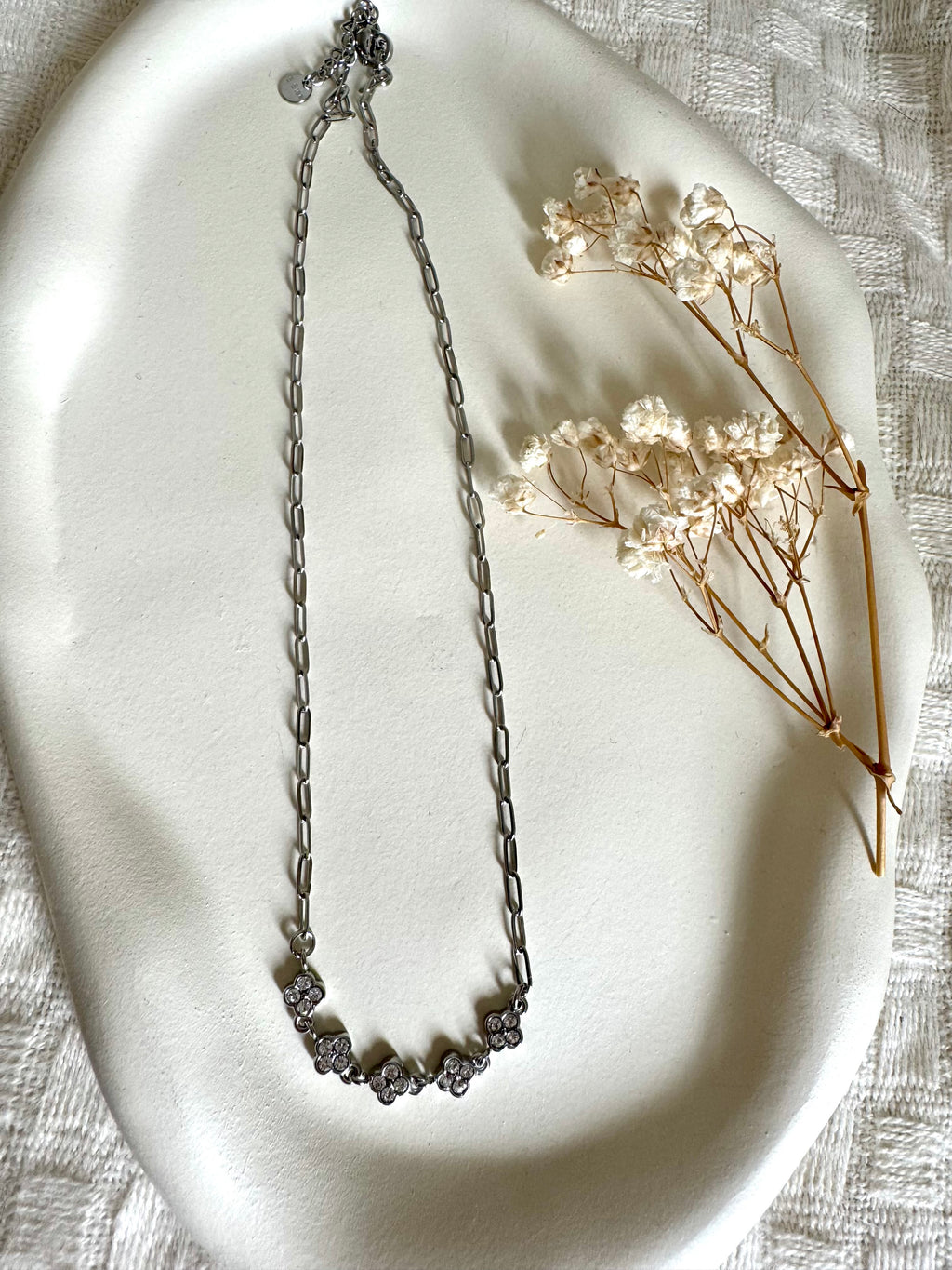 Moonflower Charm – Delicate flower necklace