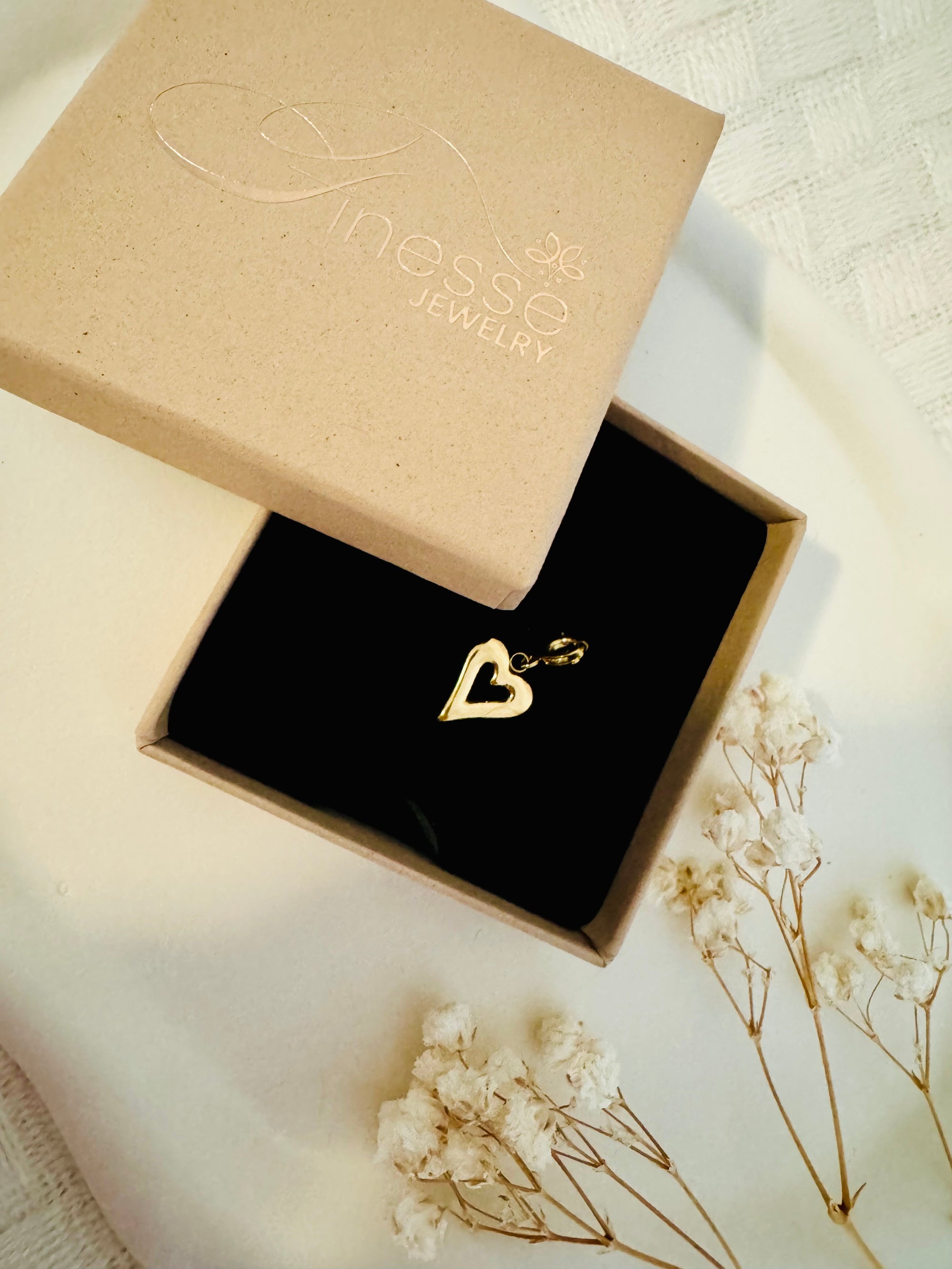 Charm Amora