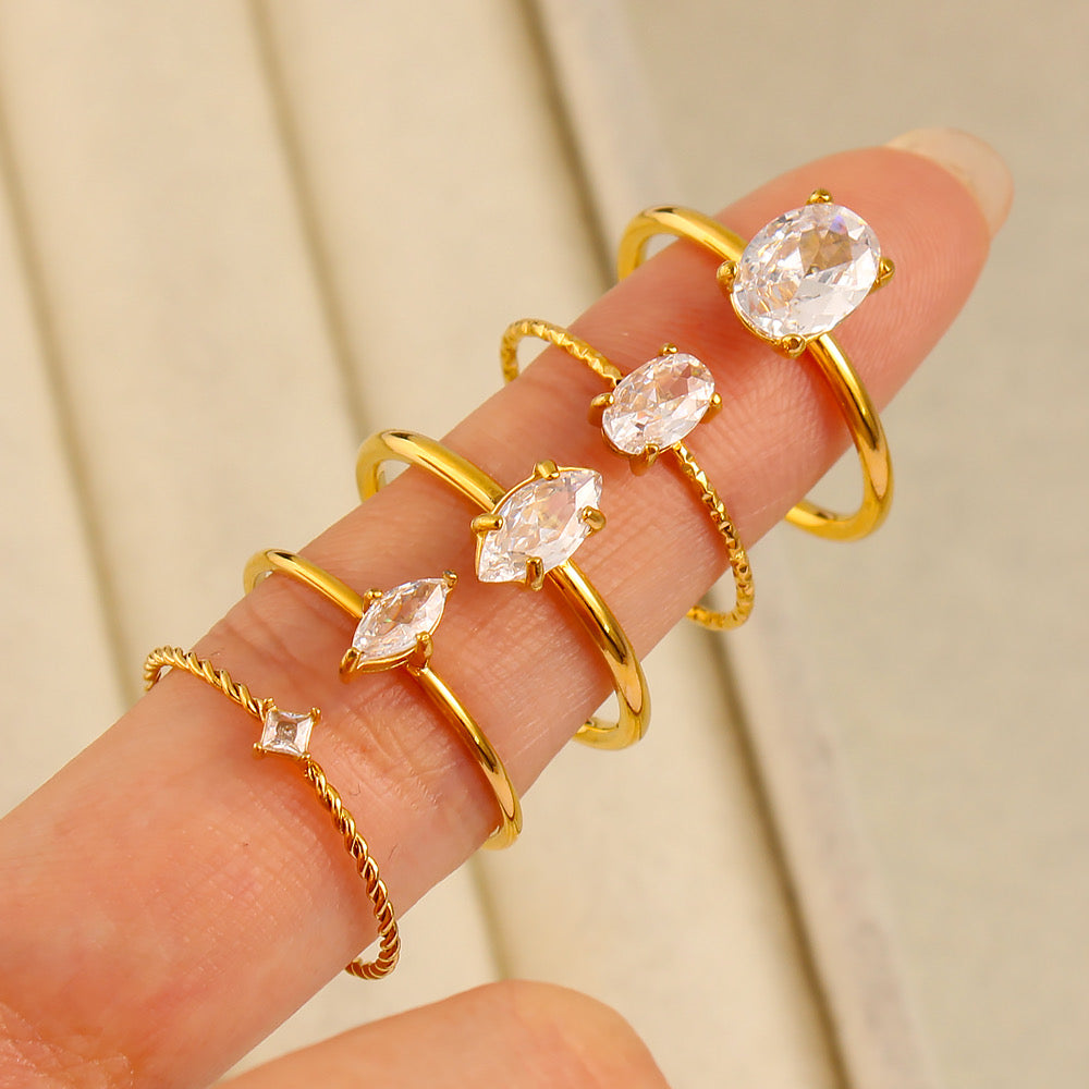 Ava Bold – solitaire ring in gold