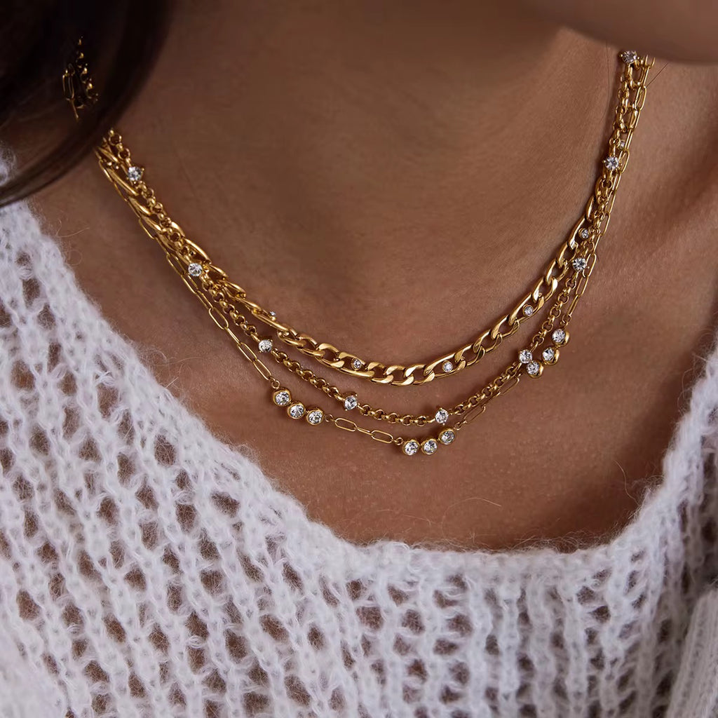 Zarte goldene Halskette mit Zirkonia Anhänger – eleganter Damenschmuck