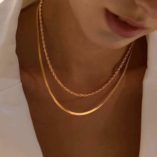 Vergoldete Damenhalskette im Doppel-Design mit funkelnden Zirkonia-Steinen von Finesse Feminine Jewelry