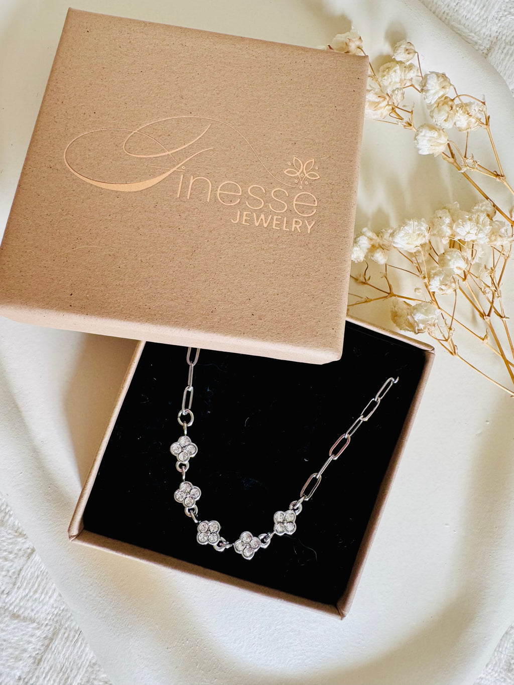 Moonflower Charm – Delicate flower necklace