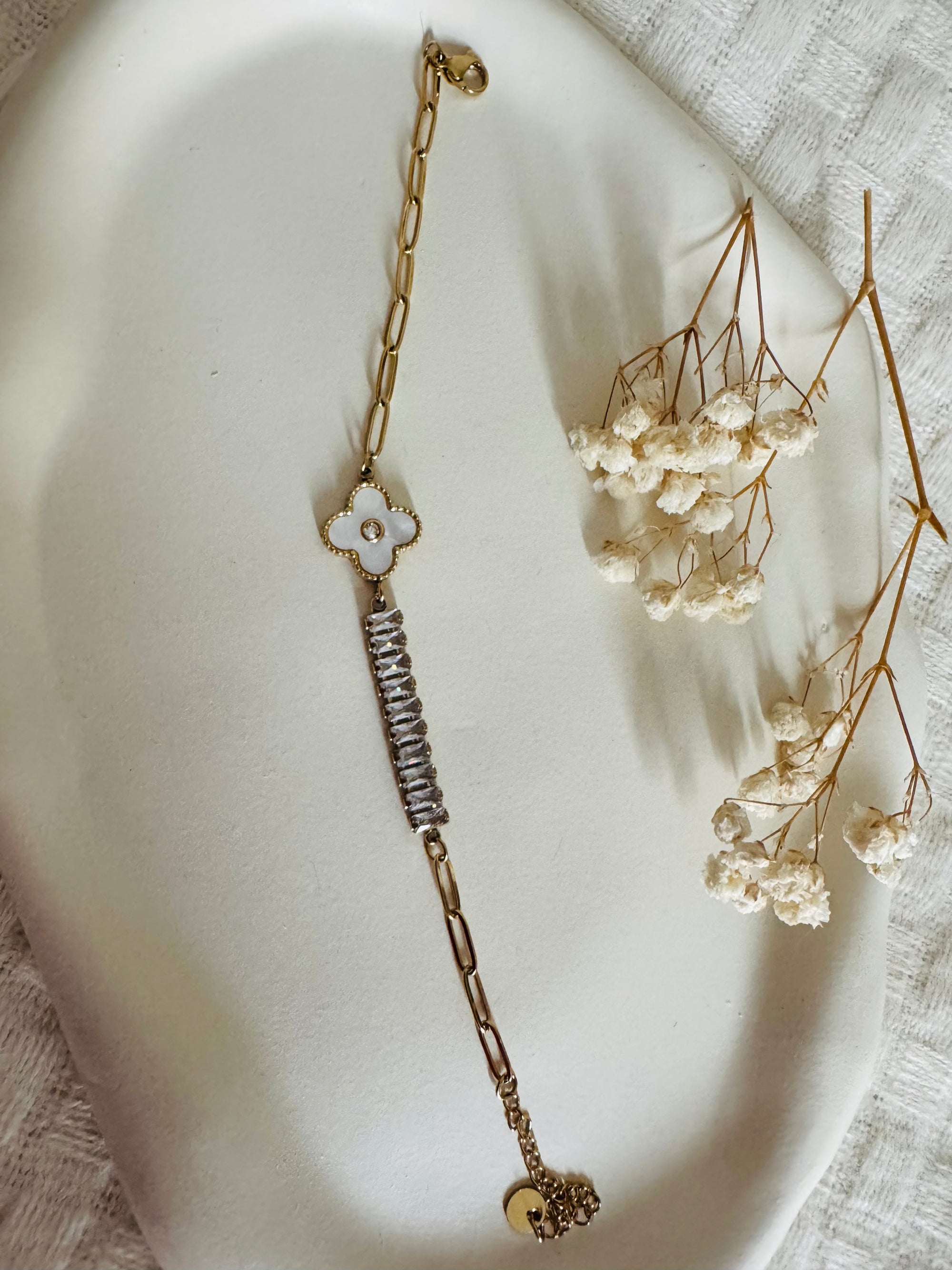 White bloom bracelet