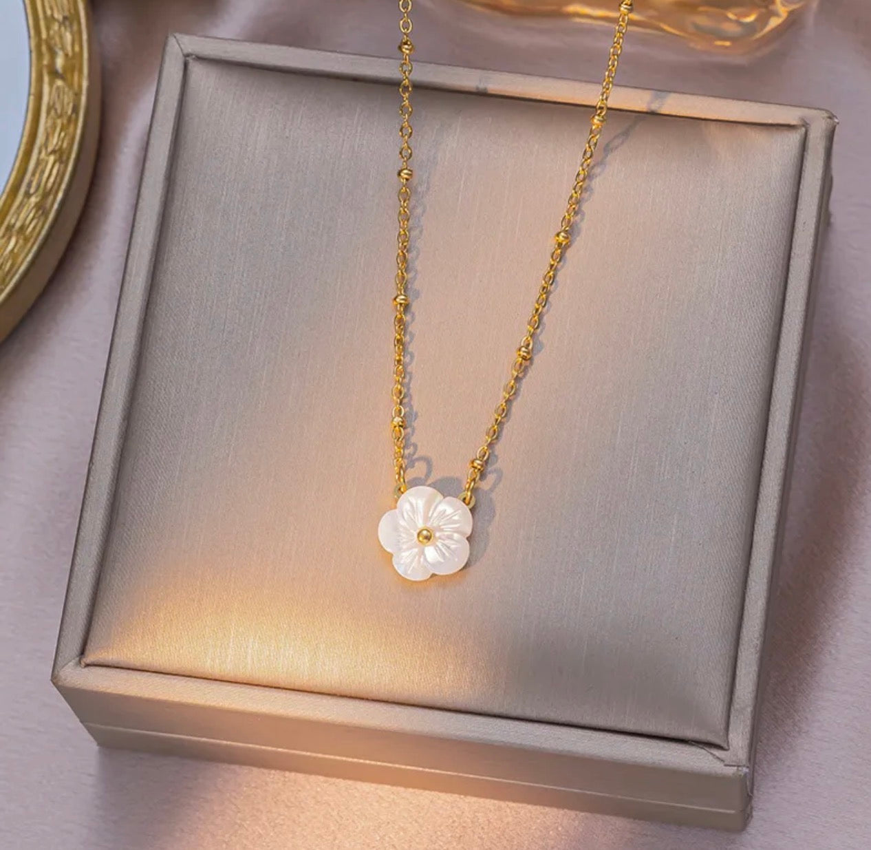 Noelle Fleur Halskette