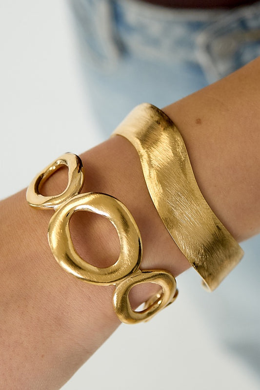 Eleganter Armreif in Goldoptik – minimalistischer Damenschmuck