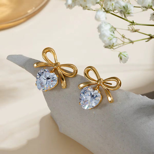 Goldene Ohrringe mit Zirkonia – eleganter Schmuck