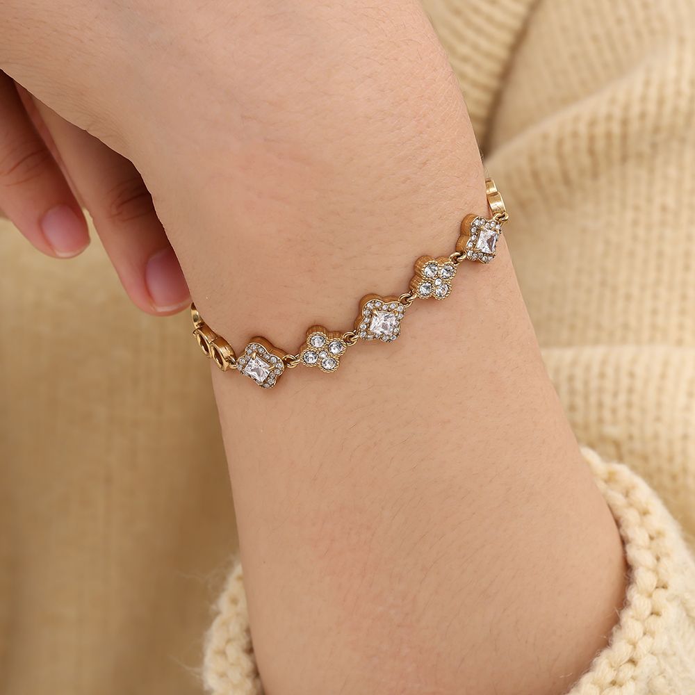 Radiant Clover Armband