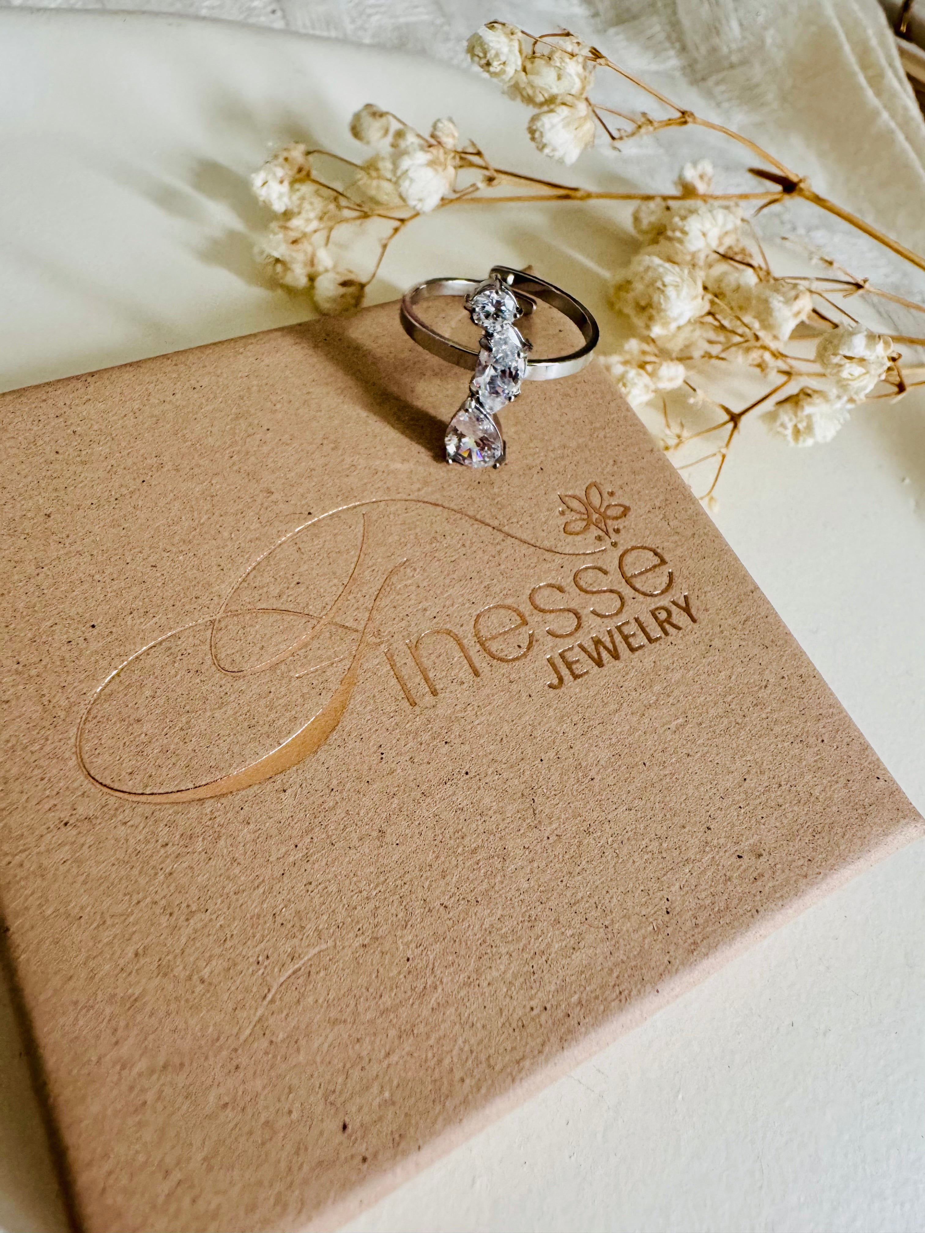 Dewdrop Shine – drop-shaped zirconia ring