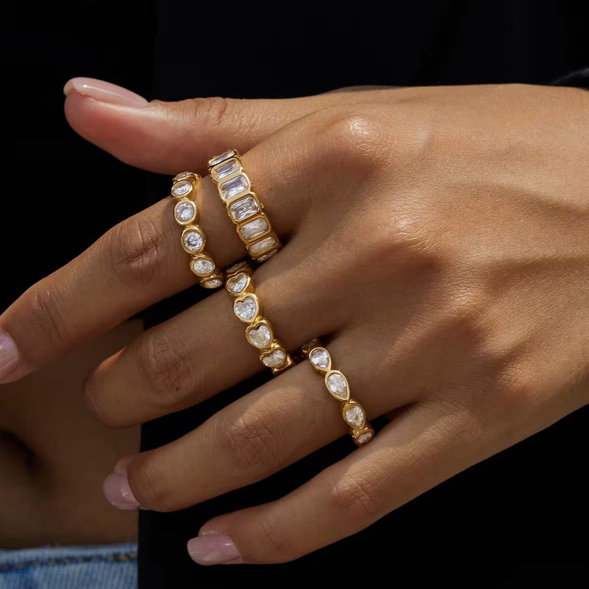 Eleganter goldener Ring mit Zirkonia Stein – minimalistischer Damenschmuck