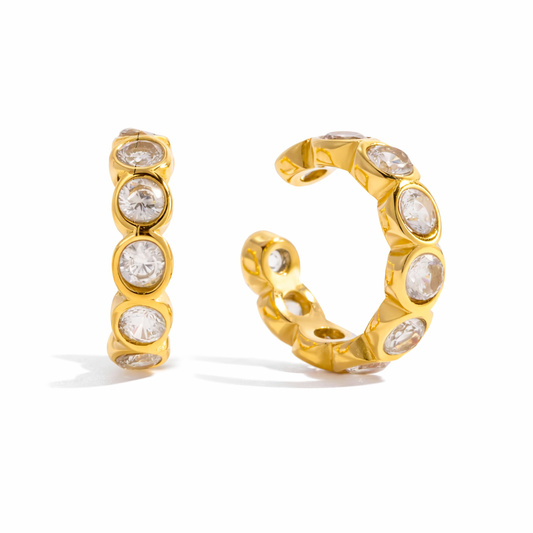 Goldener Ear Cuff mit Zirkonia – moderner Schmuck ohne Ohrloch